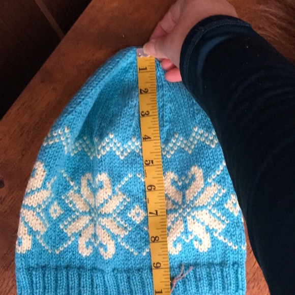 Hand Knit Nordic Hat/Toque - Picture 6 of 6